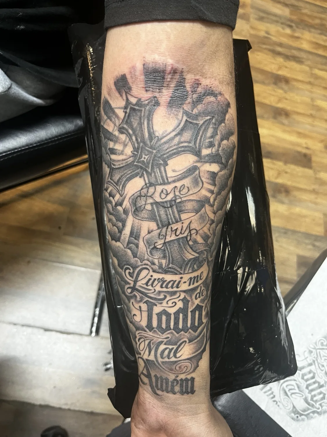 T0PHER INK tattoo portfolio: Cross & Script